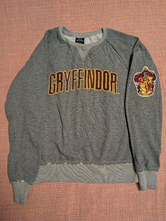 Universal Studio Tops - Gryffindor Women's Gray Crew Sweatshirt with Crest Patch